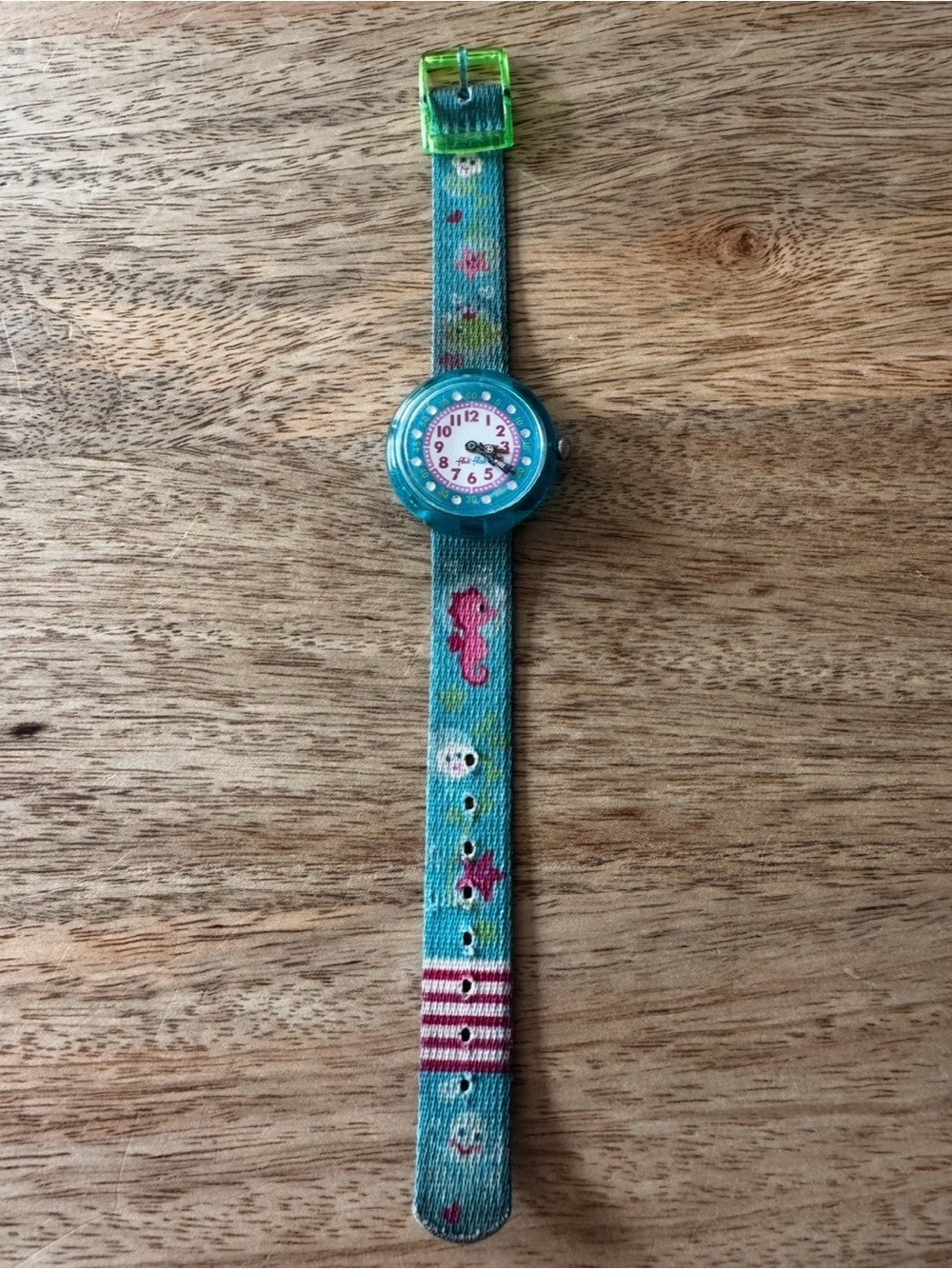 Children watch flikflak
